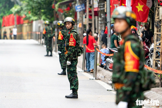 Crowds fill streets around Hanoi’s Ba Dinh square ahead of parade rehearsal
- Ảnh 15. Crowds fill streets around Hanoi’s Ba Dinh square ahead of parade rehearsal
- Ảnh 15.