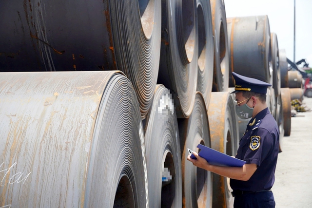 Vietnam probes possible duty evasion on Chinese hot-rolled steel imports - Ảnh 1.