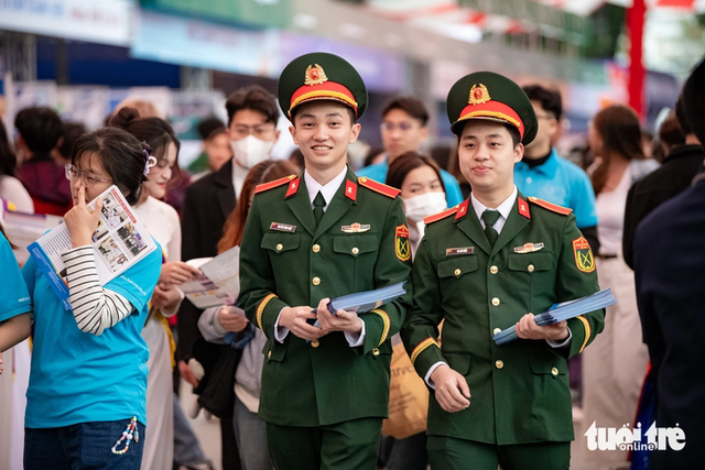Tổng hợp điểm chuẩn các trường quân đội năm 2025: có ngành 30 điểm  - Ảnh 1.
