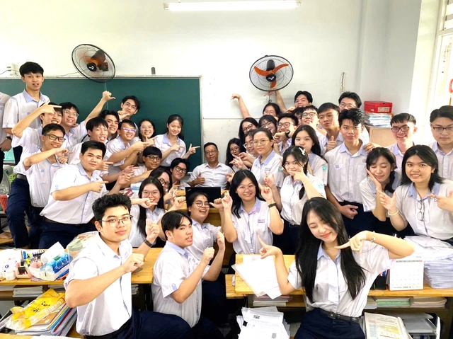 Một lớp ở TP.HCM có 100% học sinh đậu vào các trường y- Ảnh 1.