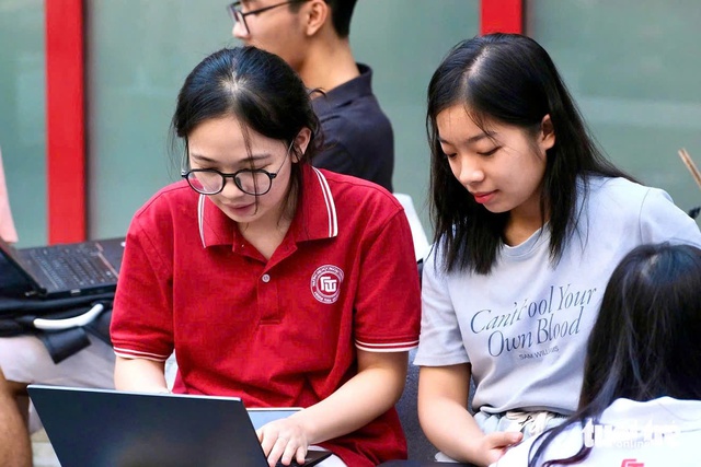 Trường đại học Ngoại thương công bố điểm chuẩn: nhiều ngành yêu cầu thí sinh đạt ngưỡng top 1%- Ảnh 1.