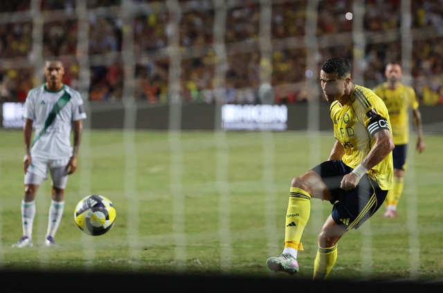 Ronaldo cùng Al Nassr thất bại tại Siêu cúp Saudi Arabia - Ảnh 1.