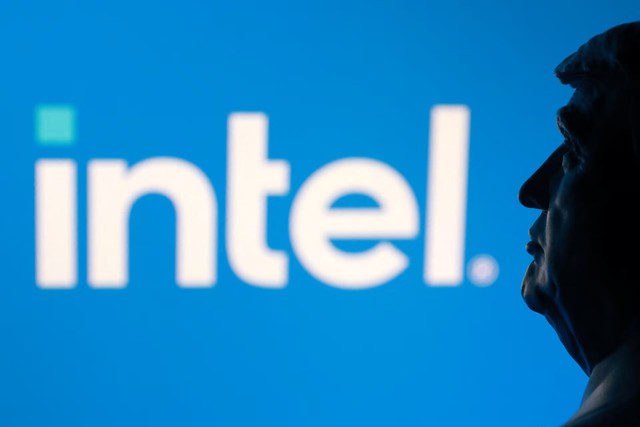 US to take 10% equity stake in Intel, in Trump's latest corporate move - Ảnh 1. US to take 10% equity stake in Intel, in Trump's latest corporate move - Ảnh 1.