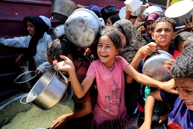 Gaza City officially in famine, with hunger spreading, says global hunger monitor - Ảnh 2.