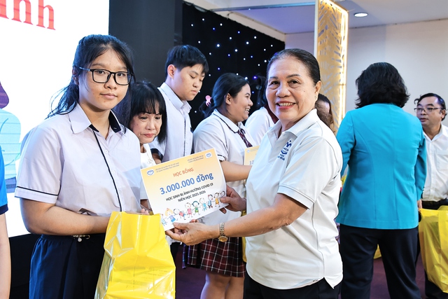 Hội Bảo vệ quyền trẻ em tổng kết 5 năm chương trình ‘Trao yêu thương - Nâng bước đến trường’ - Ảnh 4.