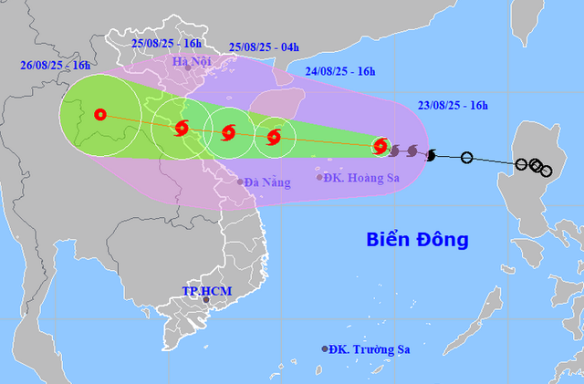 Storm Kajiki intensifies, forecast to batter central Vietnam with destructive winds - Ảnh 1.