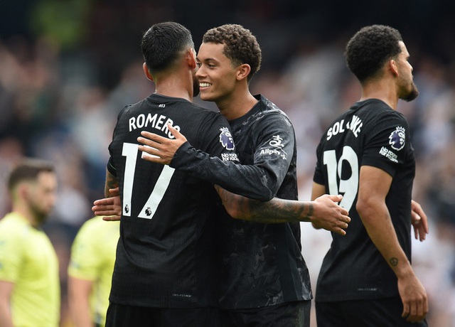 Kết quả vòng 2 Giải ngoại hạng Anh (Premier League): Man City thua sốc, Arsenal thắng giòn giã - Ảnh 1.