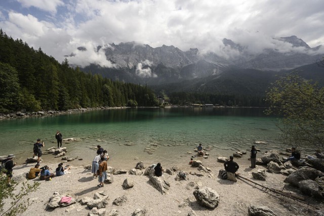 Summer brings overtourism fears for 'Bavarian Caribbean'- Ảnh 2. Summer brings overtourism fears for 'Bavarian Caribbean'- Ảnh 2.