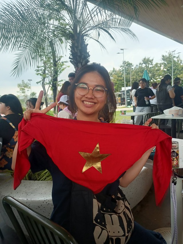 Sao nhập ngũ concert: Nhiều khán giả đến sớm trước 5 tiếng đồng hồ - Ảnh 2.