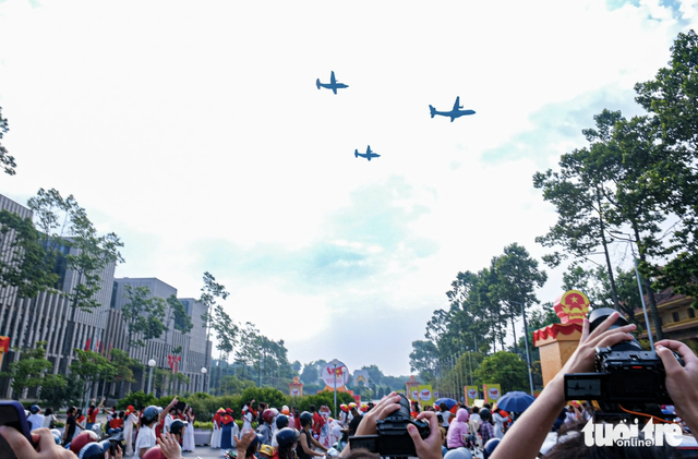 Spectacular aerial display over Hanoi’s Ba Dinh Square as preparation continues for National Day celebration
- Ảnh 12. Spectacular aerial display over Hanoi’s Ba Dinh Square as preparation continues for National Day celebration
- Ảnh 12.