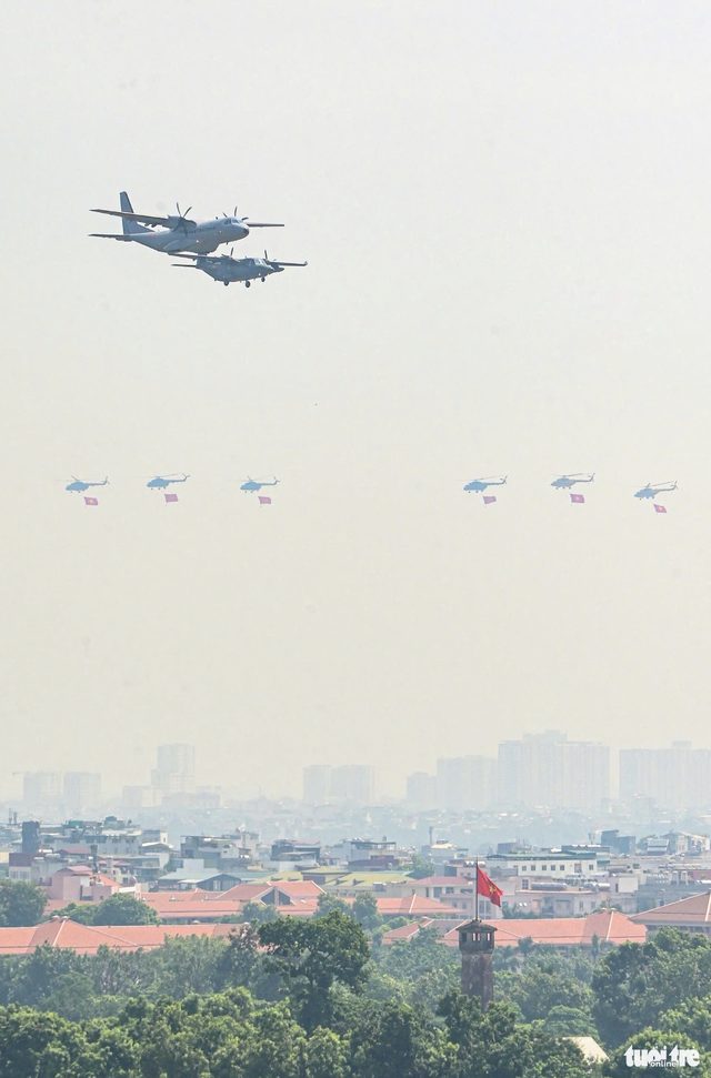 Spectacular aerial display over Hanoi’s Ba Dinh Square as preparation continues for National Day celebration
- Ảnh 13. Spectacular aerial display over Hanoi’s Ba Dinh Square as preparation continues for National Day celebration
- Ảnh 13.