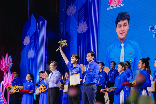 Thủ khoa, á khoa kỳ thi tốt nghiệp trở thành tân sinh viên trường đại học nào sau khi có điểm chuẩn 2025?- Ảnh 3.