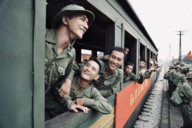 4 chi tiết đắt giá trong phim Mưa đỏ - Ảnh 1.