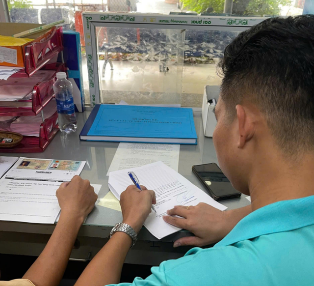 Taxi driver fined $1,710 for swerving, cutting off another car in Ho Chi Minh City
- Ảnh 2. Taxi driver fined $1,710 for swerving, cutting off another car in Ho Chi Minh City
- Ảnh 2.