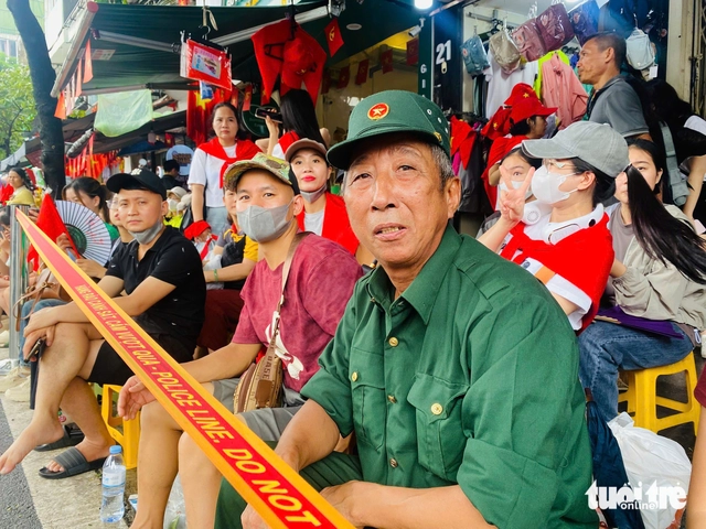 Biển người chờ xem sơ duyệt cấp Nhà nước diễu binh, diễu hành 80 năm Quốc khánh - Ảnh 1.