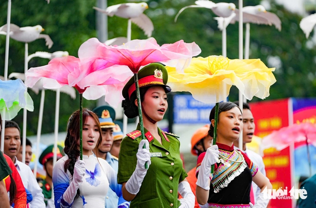 Biển người chờ xem sơ duyệt cấp Nhà nước diễu binh, diễu hành 80 năm Quốc khánh - Ảnh 3.