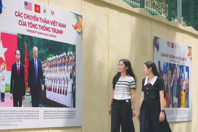 Photo wall marks 30th anniversary of Vietnam-US ties in Ho Chi Minh City
- Ảnh 5. Photo wall marks 30th anniversary of Vietnam-US ties in Ho Chi Minh City
- Ảnh 5.