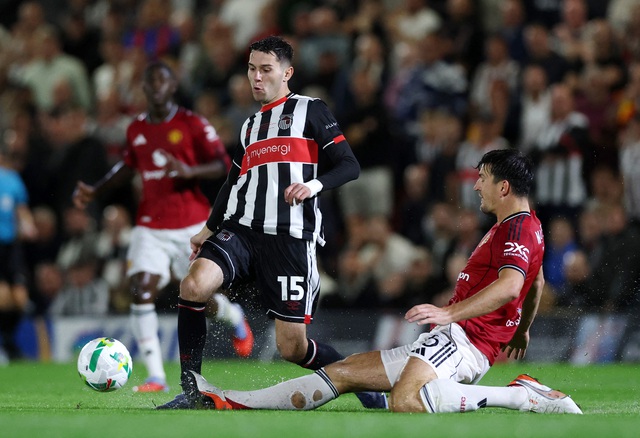 Man United thua cay đắng đội hạng tư tại Cúp liên đoàn- Ảnh 1.