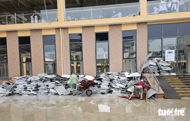 Newly-inaugurated $47.7mn cancer hospital in Vietnam’s Nghe An damaged by storm Kajiki- Ảnh 3. Newly-inaugurated $47.7mn cancer hospital in Vietnam’s Nghe An damaged by storm Kajiki- Ảnh 3.