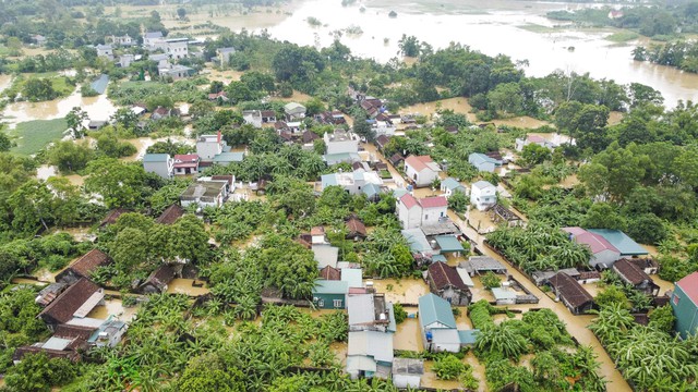 Hundreds of homes flooded in Vietnam’s Thanh Hoa after storm Kajiki- Ảnh 7.