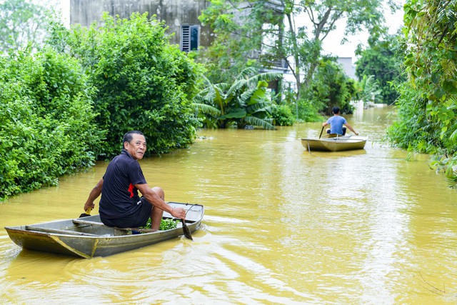 Hundreds of homes flooded in Vietnam’s Thanh Hoa after storm Kajiki- Ảnh 12.