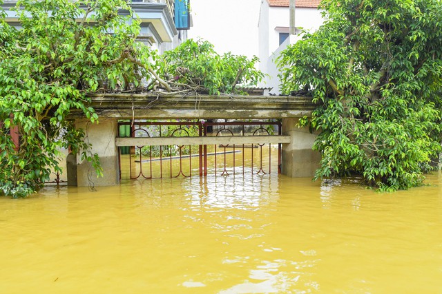 Hundreds of homes flooded in Vietnam’s Thanh Hoa after storm Kajiki- Ảnh 10.