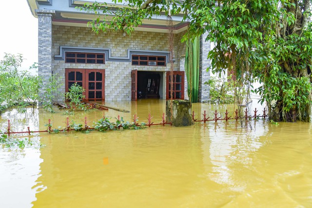 Hundreds of homes flooded in Vietnam’s Thanh Hoa after storm Kajiki- Ảnh 11.