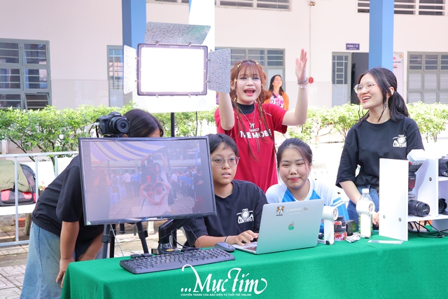 Chụp photobooth, random dance tại ngày hội chào đón học sinh khối 10 Trường THPT Tân Bình- Ảnh 11.
