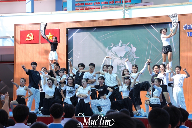 Chụp photobooth, random dance tại ngày hội chào đón học sinh khối 10 Trường THPT Tân Bình- Ảnh 2.