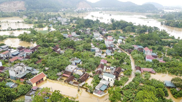 Hundreds of homes flooded in Vietnam’s Thanh Hoa after storm Kajiki- Ảnh 13.