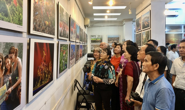 Photography exhibition highlights dynamic Ho Chi Minh City- Ảnh 2. Photography exhibition highlights dynamic Ho Chi Minh City- Ảnh 2.