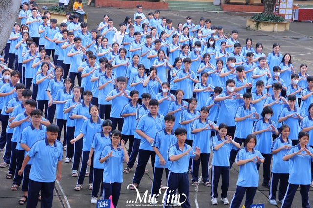 Học sinh lớp 10 Trường THPT Nguyễn Huệ nhận hộ chiếu tân binh, khai mở hành trình thanh xuân- Ảnh 12.