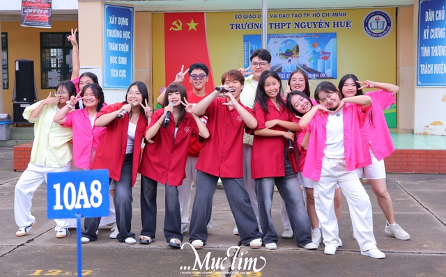 Học sinh lớp 10 Trường THPT Nguyễn Huệ nhận hộ chiếu tân binh, khai mở hành trình thanh xuân- Ảnh 2.
