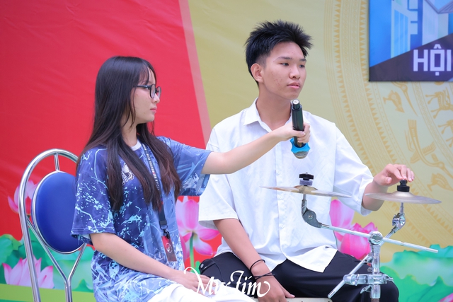 Học sinh lớp 10 Trường THPT Nguyễn Huệ nhận hộ chiếu tân binh, khai mở hành trình thanh xuân- Ảnh 3.