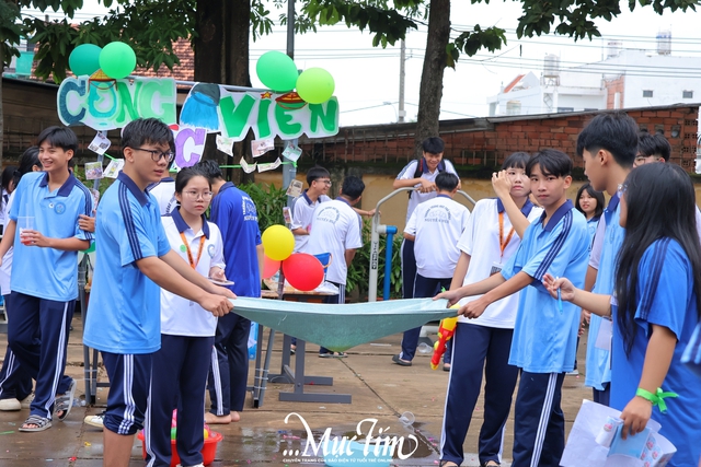 Học sinh lớp 10 Trường THPT Nguyễn Huệ nhận hộ chiếu tân binh, khai mở hành trình thanh xuân- Ảnh 17.