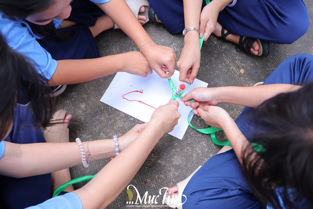 Học sinh lớp 10 Trường THPT Nguyễn Huệ nhận hộ chiếu tân binh, khai mở hành trình thanh xuân- Ảnh 20.