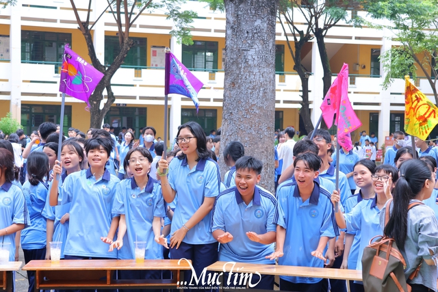 Học sinh lớp 10 Trường THPT Nguyễn Huệ nhận hộ chiếu tân binh, khai mở hành trình thanh xuân- Ảnh 26.