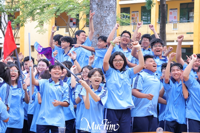 Học sinh lớp 10 Trường THPT Nguyễn Huệ nhận hộ chiếu tân binh, khai mở hành trình thanh xuân- Ảnh 28.