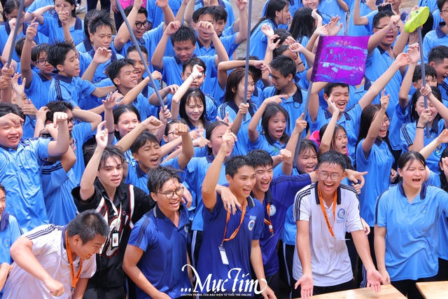 Học sinh lớp 10 Trường THPT Nguyễn Huệ nhận hộ chiếu tân binh, khai mở hành trình thanh xuân- Ảnh 30.