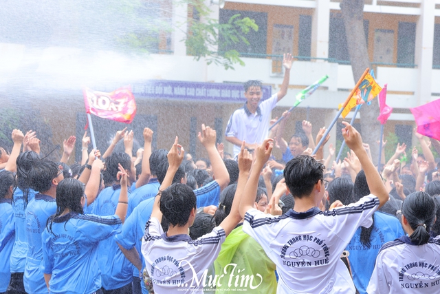 Học sinh lớp 10 Trường THPT Nguyễn Huệ nhận hộ chiếu tân binh, khai mở hành trình thanh xuân- Ảnh 36.