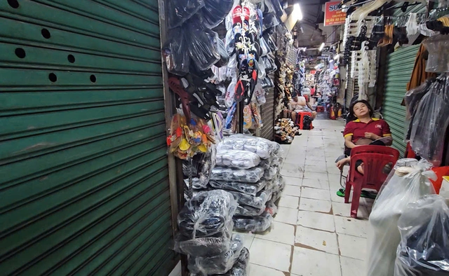 Ho Chi Minh City struggles to revive traditional markets- Ảnh 1.