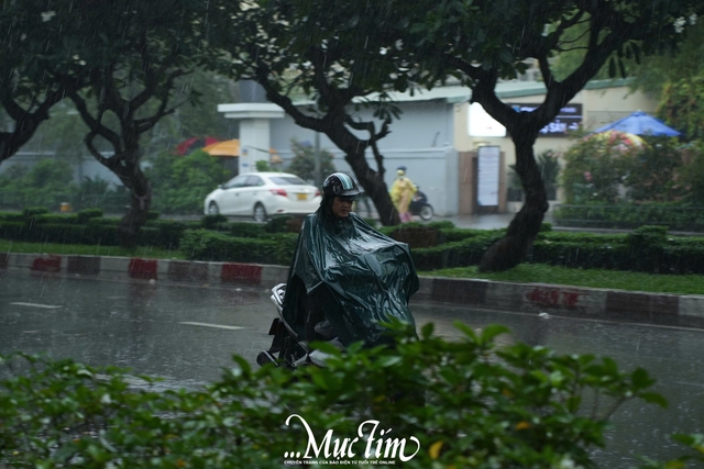 Thời tiết 4-8: Hà Nội ngày nắng 39°C, chiều tối có mưa dông, lốc sét- Ảnh 1.