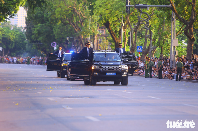 Police officers stage dramatic anti-terror display in Hanoi
- Ảnh 2. Police officers stage dramatic anti-terror display in Hanoi
- Ảnh 2.