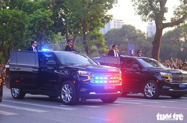 Police officers stage dramatic anti-terror display in Hanoi
- Ảnh 3. Police officers stage dramatic anti-terror display in Hanoi
- Ảnh 3.