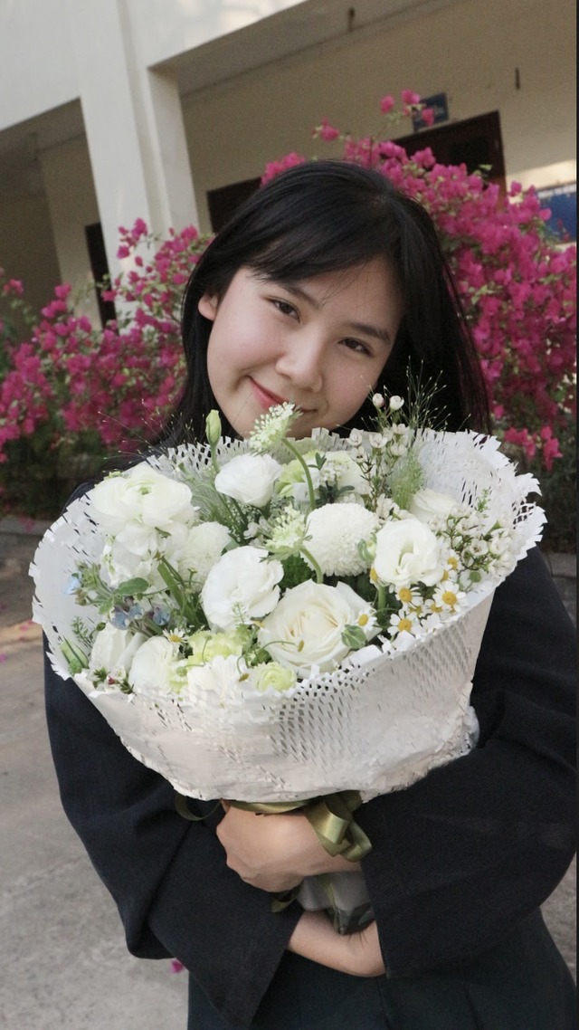 Trào lưu dịch lời OST phim Mưa đỏ sang ngôn ngữ ký hiệu - Ảnh 2.