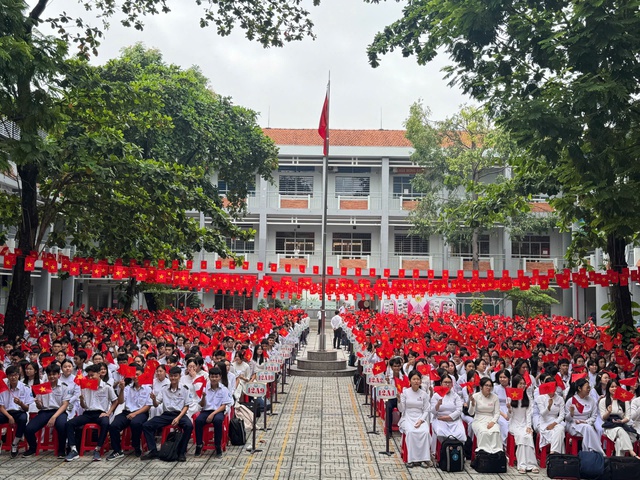 Trường học tại TP.HCM rực rỡ cờ hoa mừng Quốc khánh 2-9- Ảnh 12.