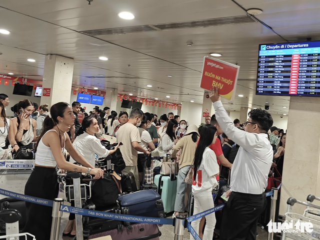 Holiday rush no longer overwhelms Ho Chi Minh City airport   - Ảnh 4.