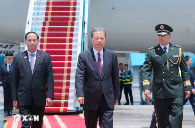 Cuban leader, top Chinese official arrive in Hanoi to attend National Day celebration - Ảnh 3.