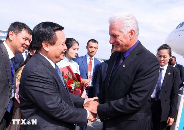 Cuban leader, top Chinese official arrive in Hanoi to attend National Day celebration - Ảnh 2.