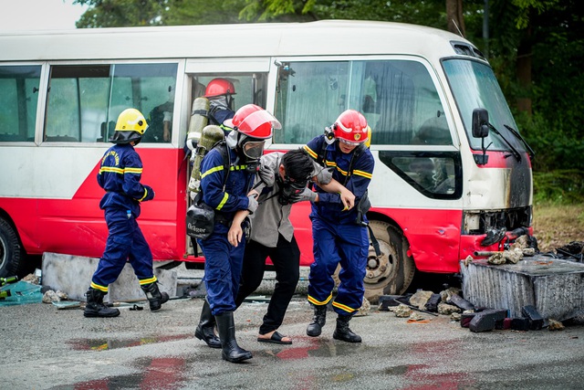 Chiến sĩ quả cảm tập 2: chạy đua với thời gian, Liên Bỉnh Phát bị thương- Ảnh 7.